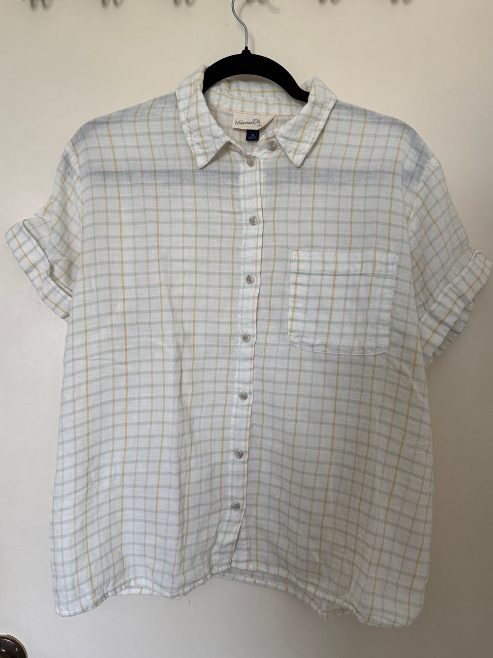 Universal thread Womens Plaid Short-Sleeve Button-Down Shirt size M